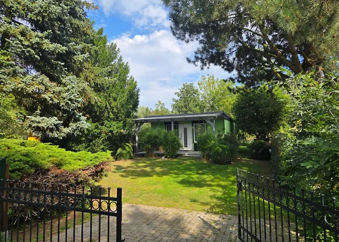 Gartenidyll Am Teich